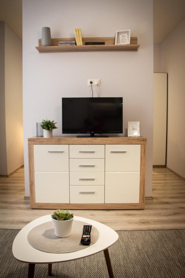 Loli Apartman Miskolc Exterior photo
