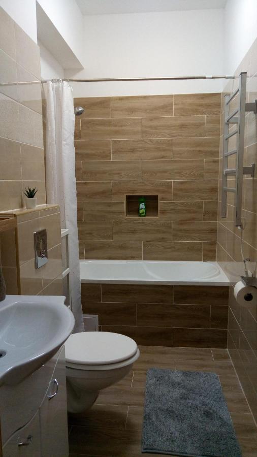 Loli Apartman Miskolc Exterior photo